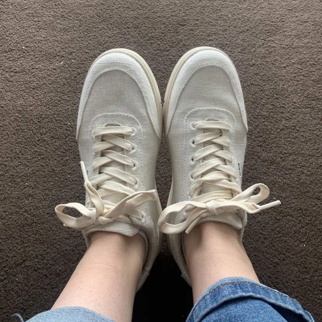 Women wearing Orba Ghost sneakers giving 5 star review